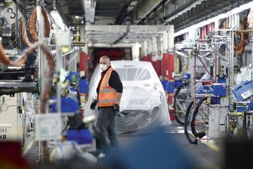 Automobile : la lente reprise des usines