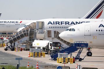 Avions bondés : Air France va distribuer des masques aux passagers