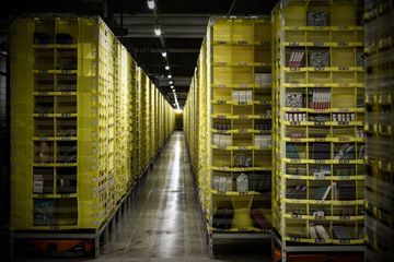 Condamné, Amazon menace de 