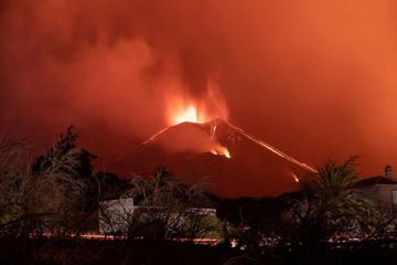 3000 personnes confinées à La Palma, les gaz toxiques du volcan inquiètent