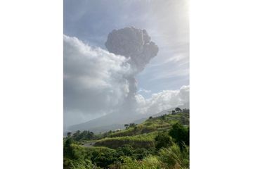 Alerte rouge à Saint-Vincent, la Soufrière s'est réveillée