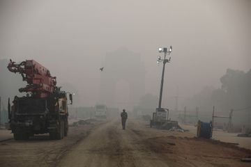 Après la fête de Diwali, New Delhi noyée sous un épais brouillard toxique