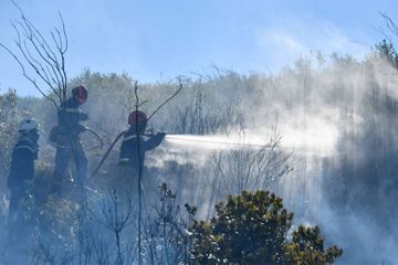 Dans les Cévennes, le méga-feu loin d'être maîtrisé mais les pompiers confiants