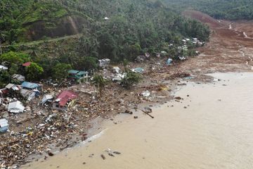 Des villageois engloutis par la montagne sur laquelle ils s'abritaient aux Philippines