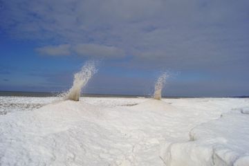 Des volcans de glaces en éruption dans le Michigan