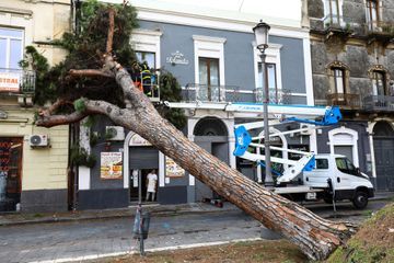 En images : la Sicile déjà fragilisée se prépare à un nouveau cyclone