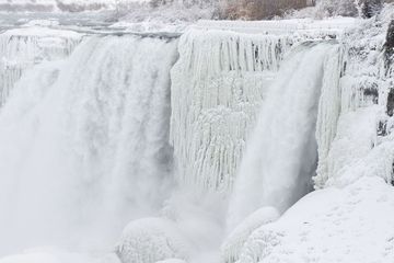 En images, les chutes du Niagara sont gelées et c'est somptueux