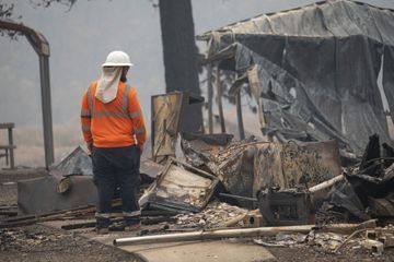 En photos : des localités rasées après le passage de l'incendie McKinney en Californie