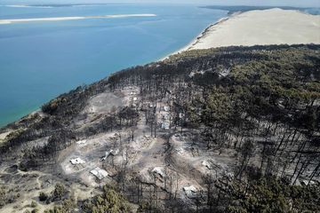 En photos : des paysages de désolation en Europe après les incendies