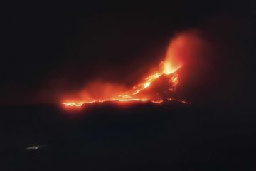 Fontaine de lave et pluie de cendres, les images de la nouvelle éruption de l'Etna