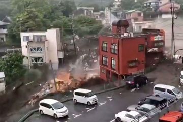 Japon: 19 personnes portées disparues après des glissements de terrain