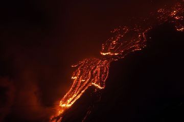L'Etna entre à nouveau en éruption, le spectacle en images