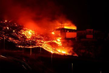 La lave du Cumbre Vieja continue de menacer La Palma