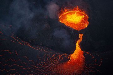 Le lac de lave du volcan Kilauea s'agrandit
