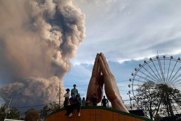 Le volcan Taal se réveille, les Philippins très inquiets