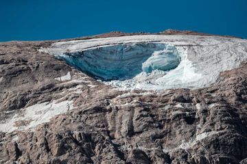 Les images de l'effondrement du glacier de la Marmolada