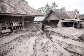 Les images de l'éruption meurtrière du volcan Semeru en Indonésie