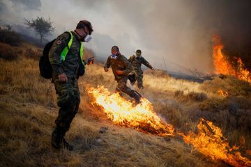 Nouvel incendie près d'Athènes : trois villages évacués