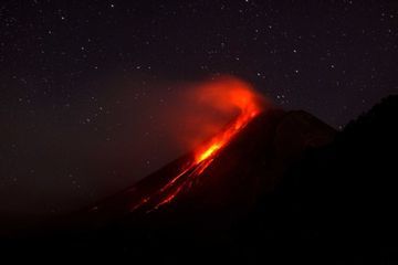 Nouvelle éruption, nouveaux clichés époustouflants du volcan Merapi