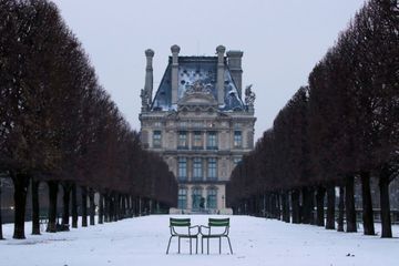 Paris se réveille les pieds dans la neige
