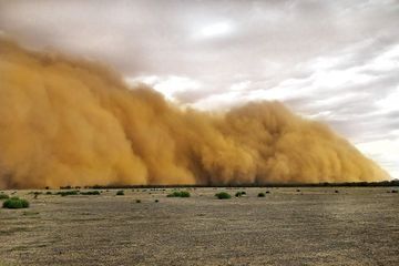 Pendant ce temps en Australie...pluies de grêle et tempête de sable monstreuses