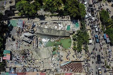 Séisme en Haiti : vu du ciel, le pays ressemble à une scène de guerre