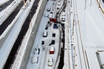 Situation chaotique à Istanbul et Athènes, coincées dans la neige