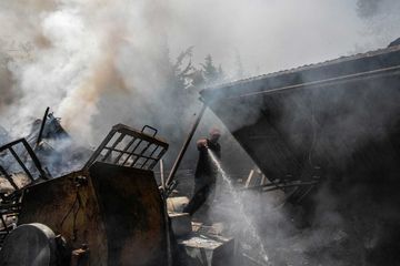 Un apiculteur arrêté après l'incendie de forêt au nord d'Athènes