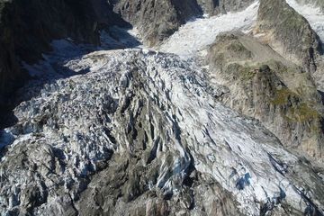 Un glacier du Mont Blanc menace de s'effondrer, évacuations en cours