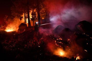 Un père et son fils arrêtés pour un gigantesque feu de forêt cet été en Californie