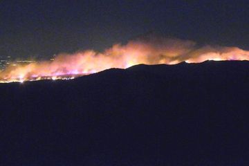 Un violent feu de forêt sur la Côte d'Azur force l'évacuation de milliers de personnes