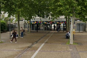 À Blois, une professeure se défenestre en plein cours