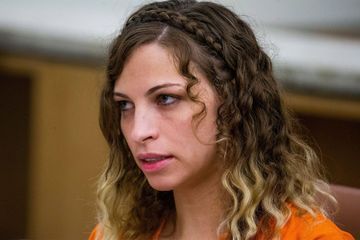 Condamnée pour avoir abusé sexuellement d'un jeune élève, la prof quitte son mari en prison