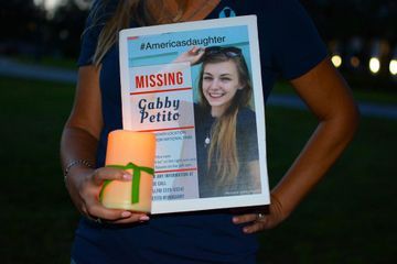 Gabby Petito : un corps découvert, des parents effondrés et un petit ami introuvable