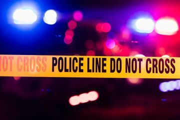 Il affirme que sa fille a été poignardée dans la rue et est finalement arrêté pour homicide