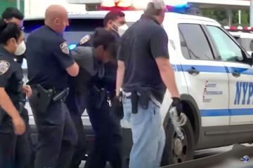 Il découvre un prisonnier en cavale chez lui sous un drap