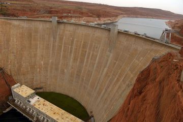 Il fait une chute mortelle d'une falaise alors qu'il prenait des photos