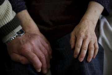 Mariés depuis 64 ans, ils meurent le même jour main dans la main
