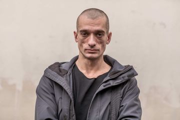 Pavlenski sera jugé pour «violences avec arme» pour une rixe au réveillon 2020