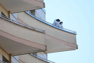 Quatre Français d'une même famille meurent après s'être jetés d'un balcon