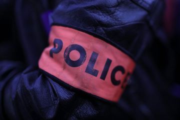 Toulouse : un homme alcoolisé tente d'étrangler un policier avec le câble de sa radio