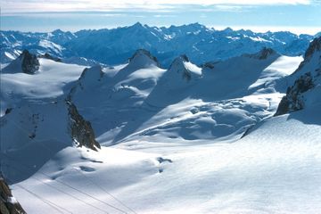 Un skieur de 19 ans meurt après une chute à Tignes