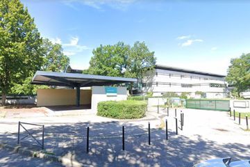 Une adolescente qui avait brûlé sa camarade au collège condamnée à 3 ans ferme