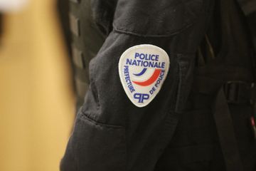 Une soignante tire au pistolet lacrymogène dans la clinique de la Défense