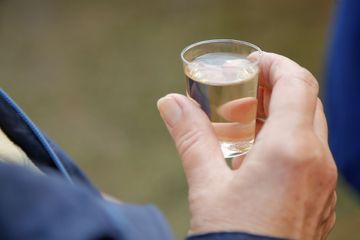 Coronavirus: en Pologne, la vodka confisquée sert de désinfectant