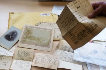 Des courriers du père d'Hitler découverts dans un grenier autrichien