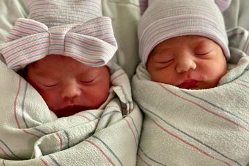 Des jumeaux naissent à 15 minutes d'intervalle, mais pas la même année