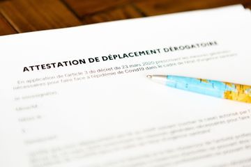 En prenant la fuite, des voleurs oublient leur attestation de déplacement