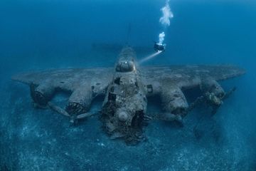 Exploration d'un Boeing de la Seconde Guerre mondiale dans les profondeurs de l'Adriatique