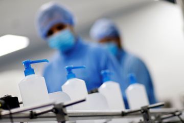 Il cherchait une invention contre le coronavirus et finit hospitalisé les narines pleines d'aimants